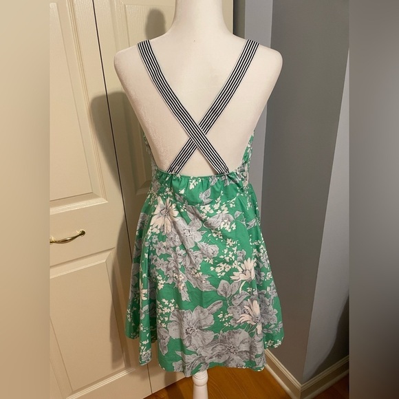 Tuckernuck Lila Apron Floral Green Summer Dress Large - Picture 3 of 9